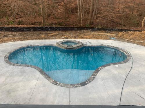 Grey Flagstone, Cool-Decking-natural-white, Aqua Blue Mini Pebble 