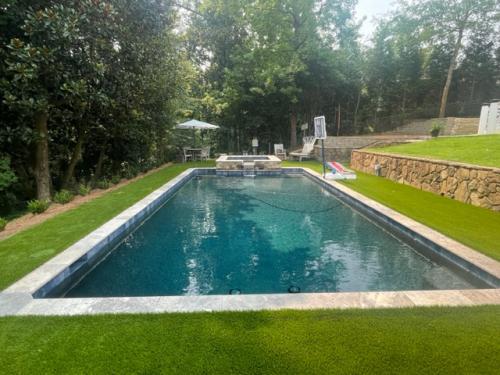 Silver Travertine Bullnose Coping, Black mini Pebble, Turf decking, Decorative Tile